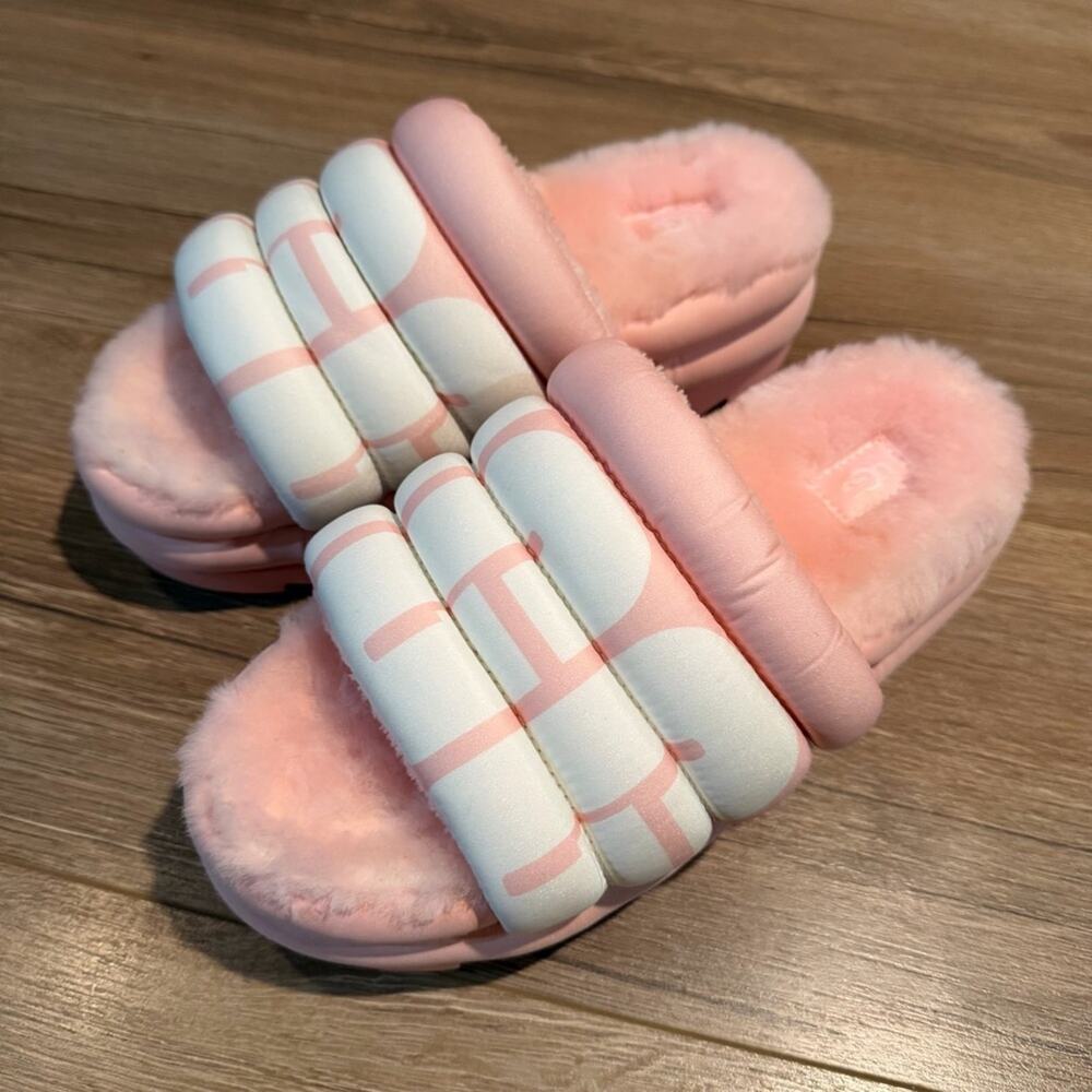 UGG Maxi Slide Logo Sandals in Pink Scallop Women’s Shoes Fuzzy Fur Size 8